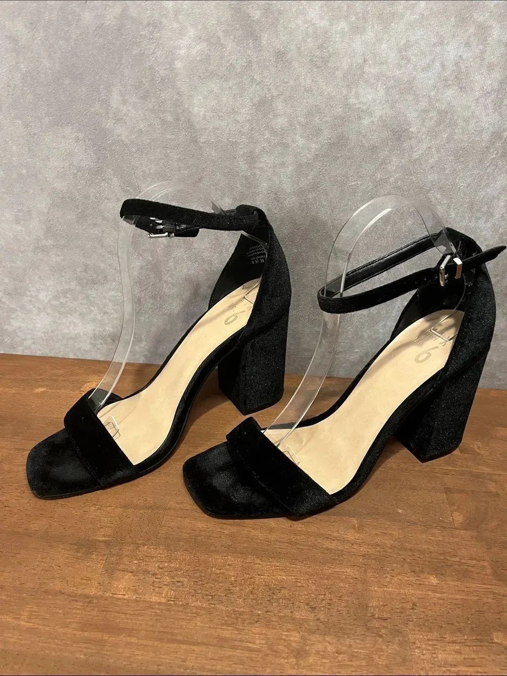 Mix No. 6 Black Velvet Block Heel Ankle Strap Sandals size 8.5
